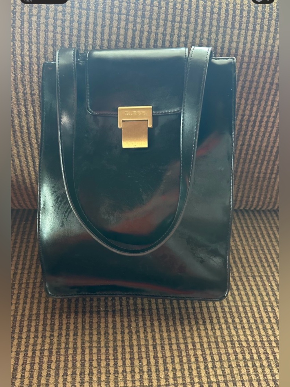 Vintage GUESS BY MARCIANO 90s Minimalist Structured Leather Purse w/ Brass Logo - Picture 4 of 10